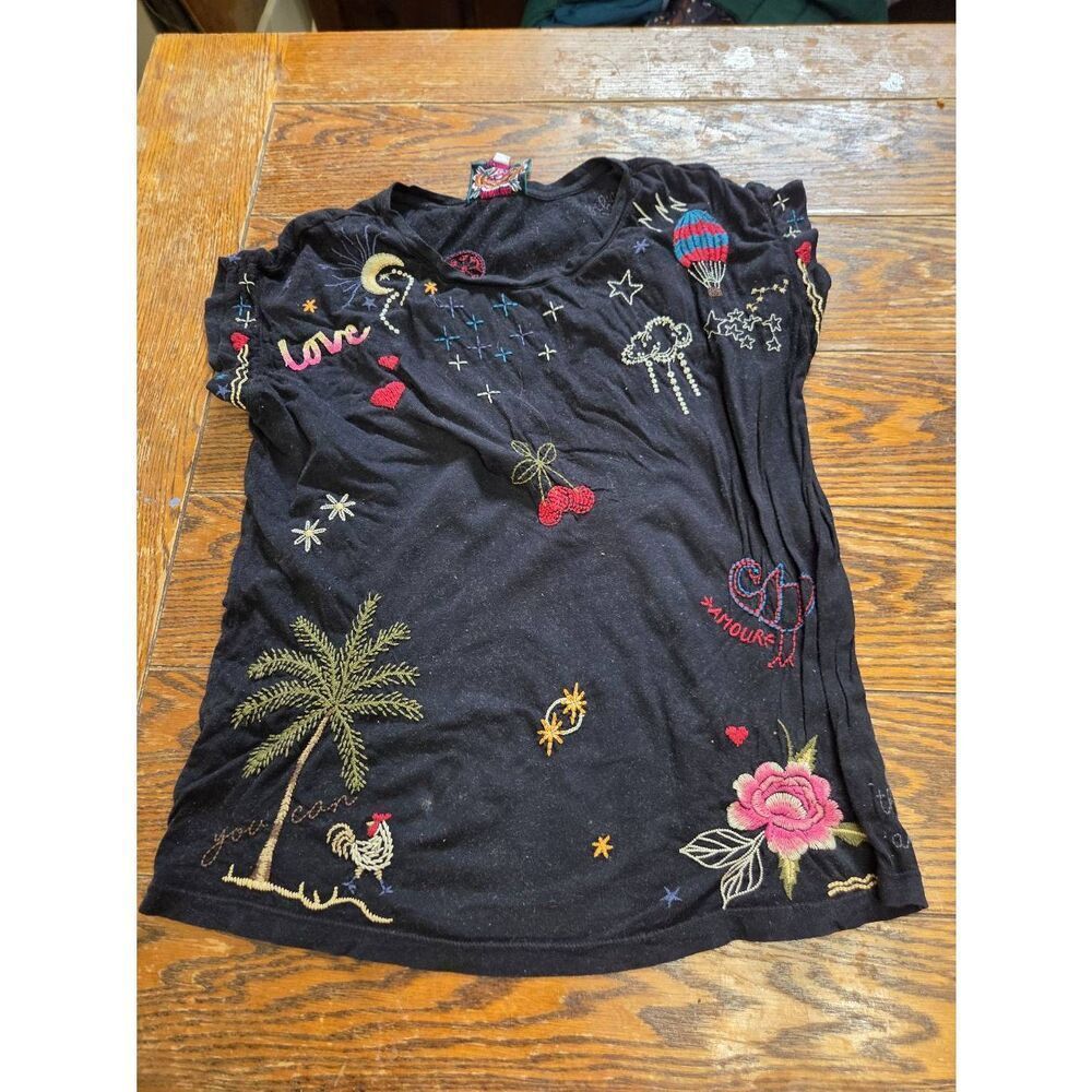 Johnny Was black embroidered cat,chicken&love embroidered tshirt sz Small